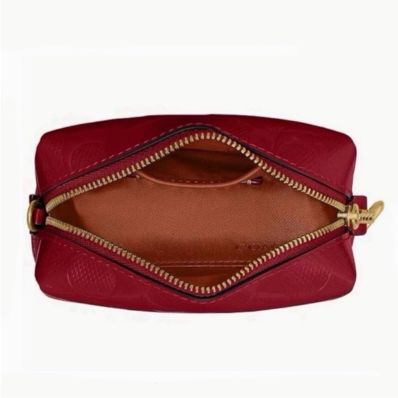 Coach Boxed Mini Cosmetic Pouch
Wristlet Patent Signature Leather
Brass/Red